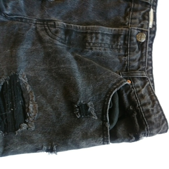 Forever 21 cut off faded black jean shorts - Picture 2 of 4